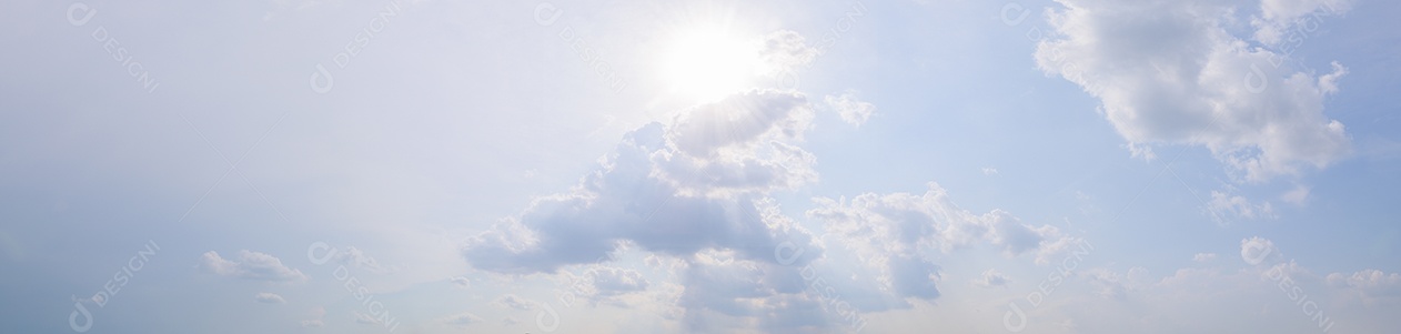 Linda paisagem de céu nublado sol