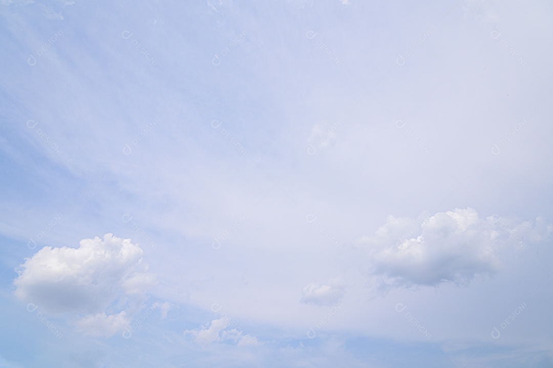 Linda paisagem de céu nublado sol