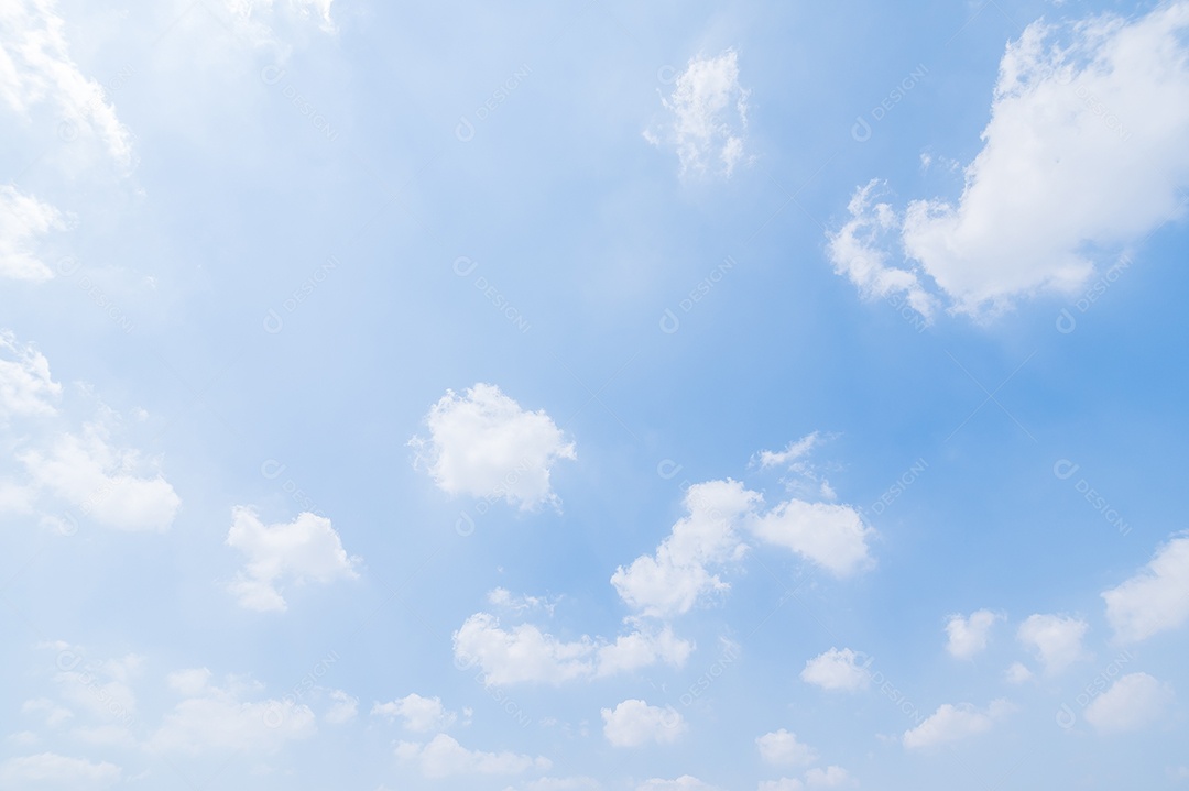 Linda paisagem de céu nublado sol