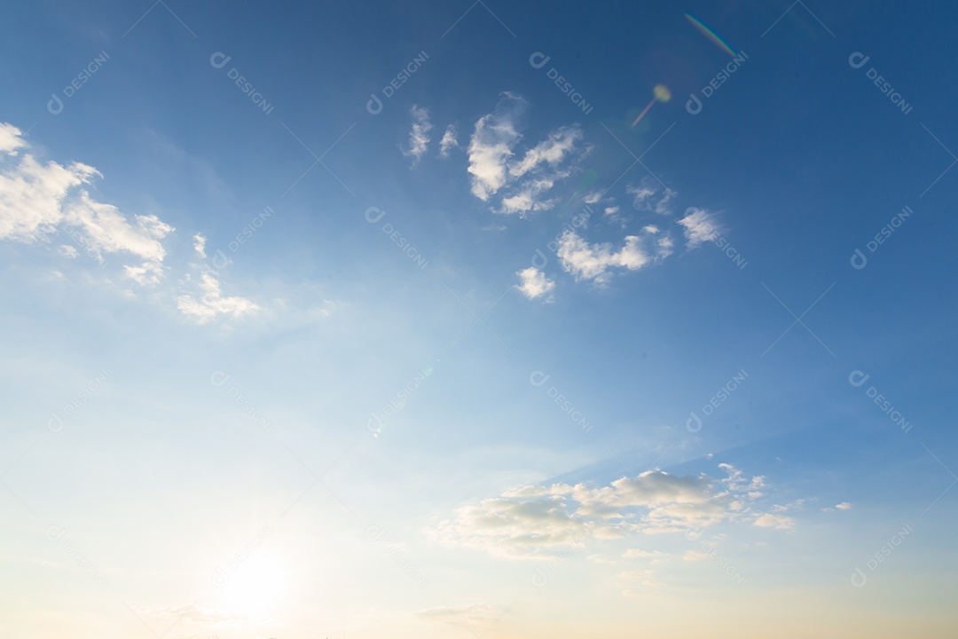 Linda paisagem de céu nublado sol