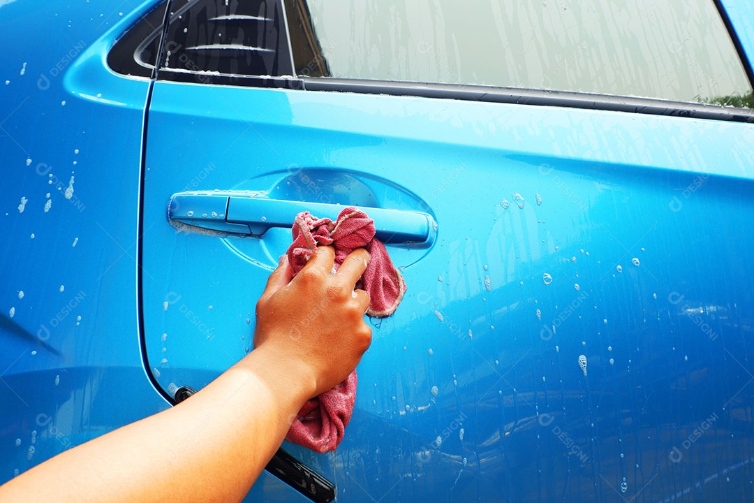 Lavagem de carro e lenços umedecidos para limpar o carro