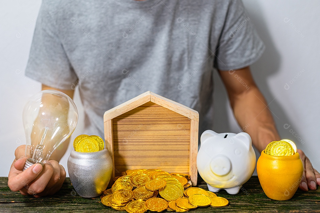 O conceito de um empresário crescendo para economizar dinheiro