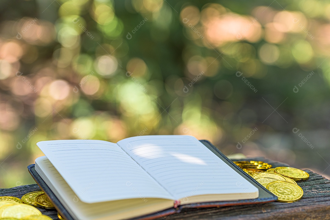 Economizando dinheiro conceito e economize dinheiro para apoiar tudo na vida