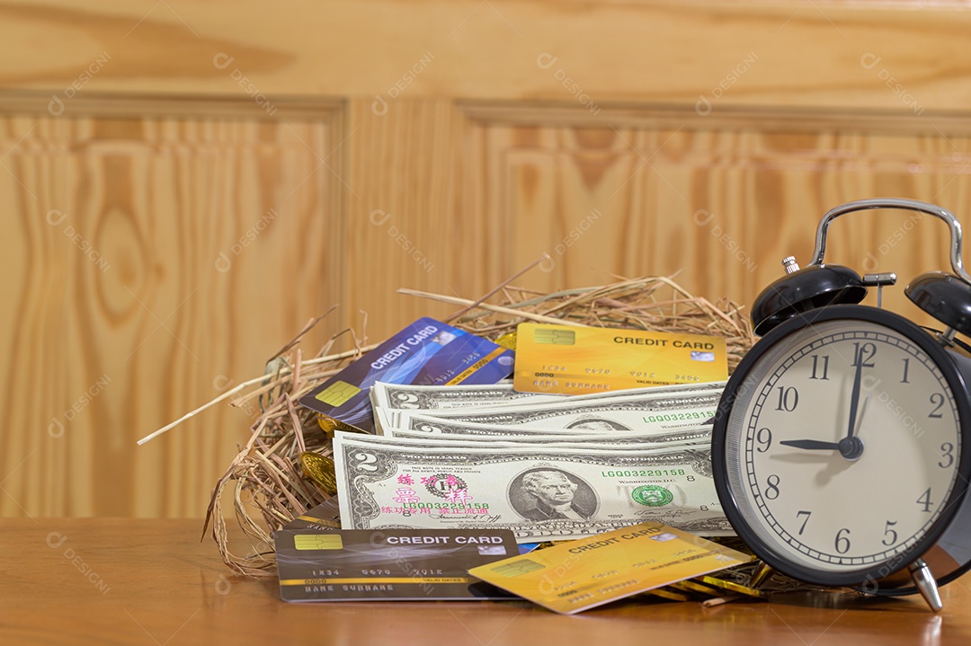 A ideia de ganhar dinheiro, arrecadar dinheiro é colocada em um canudo.