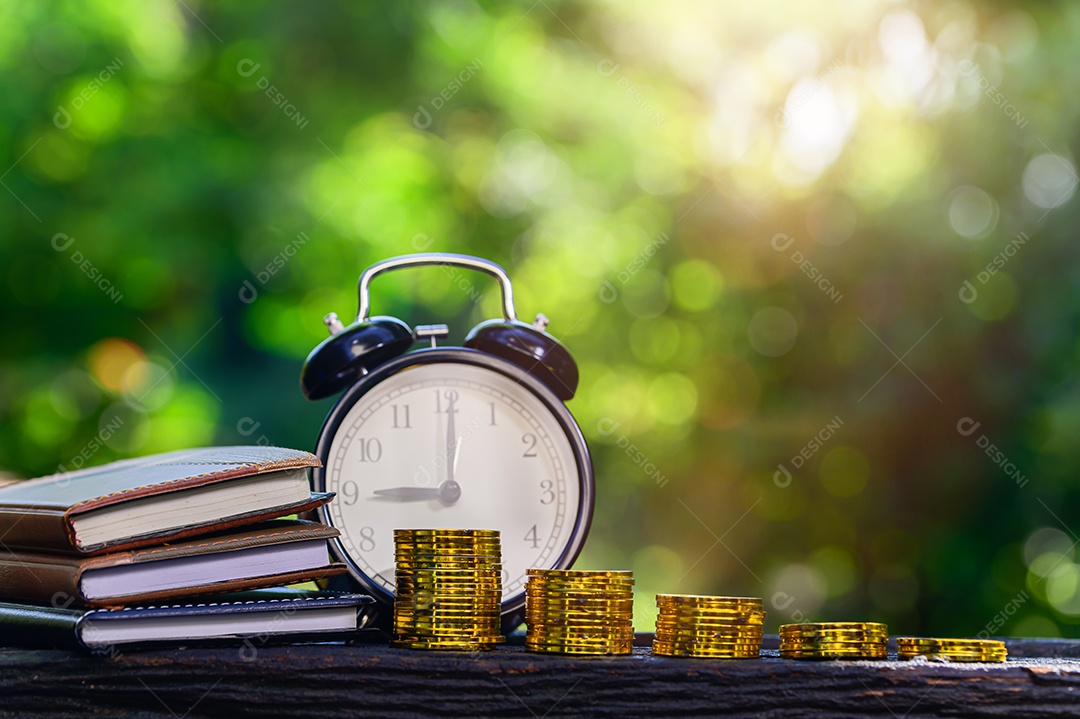 Conceito de economia de dinheiro Desfoque verde bokeh de fundo