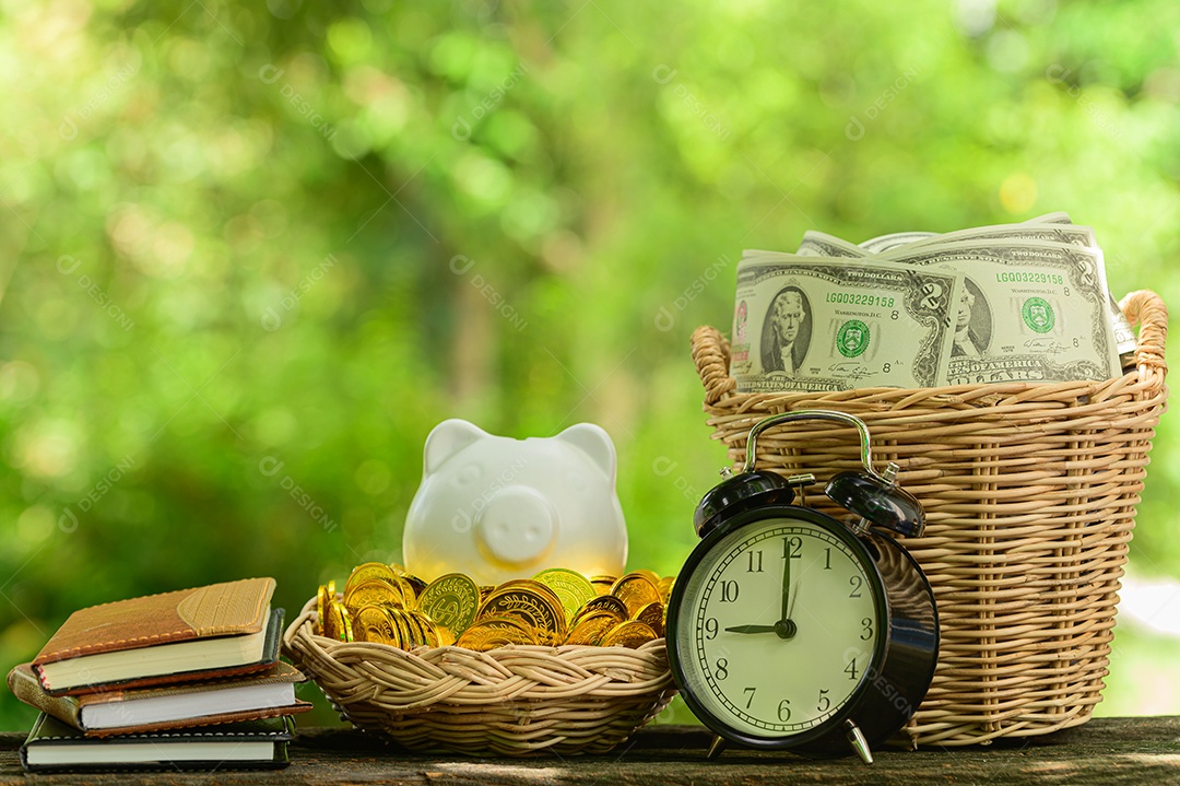 Conceito de economia de dinheiro Desfoque verde bokeh de fundo