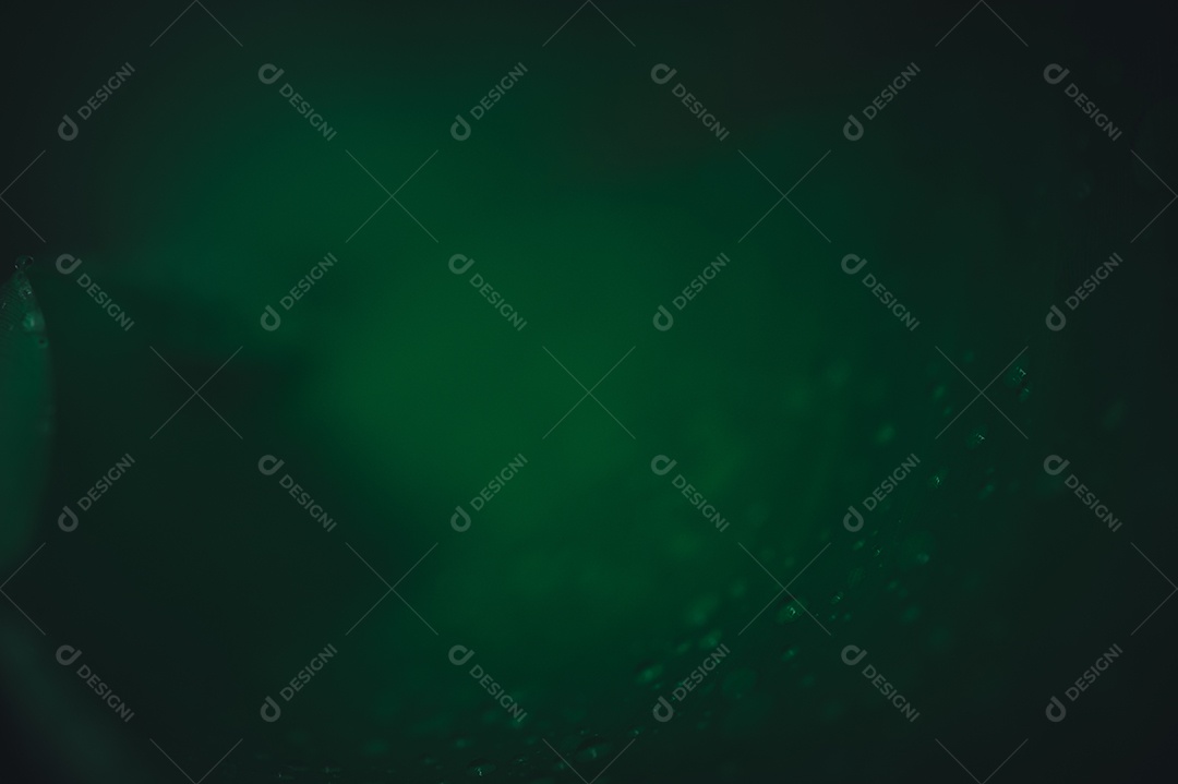 O conceito de amar o ambiente verde do mundo Gotas de água