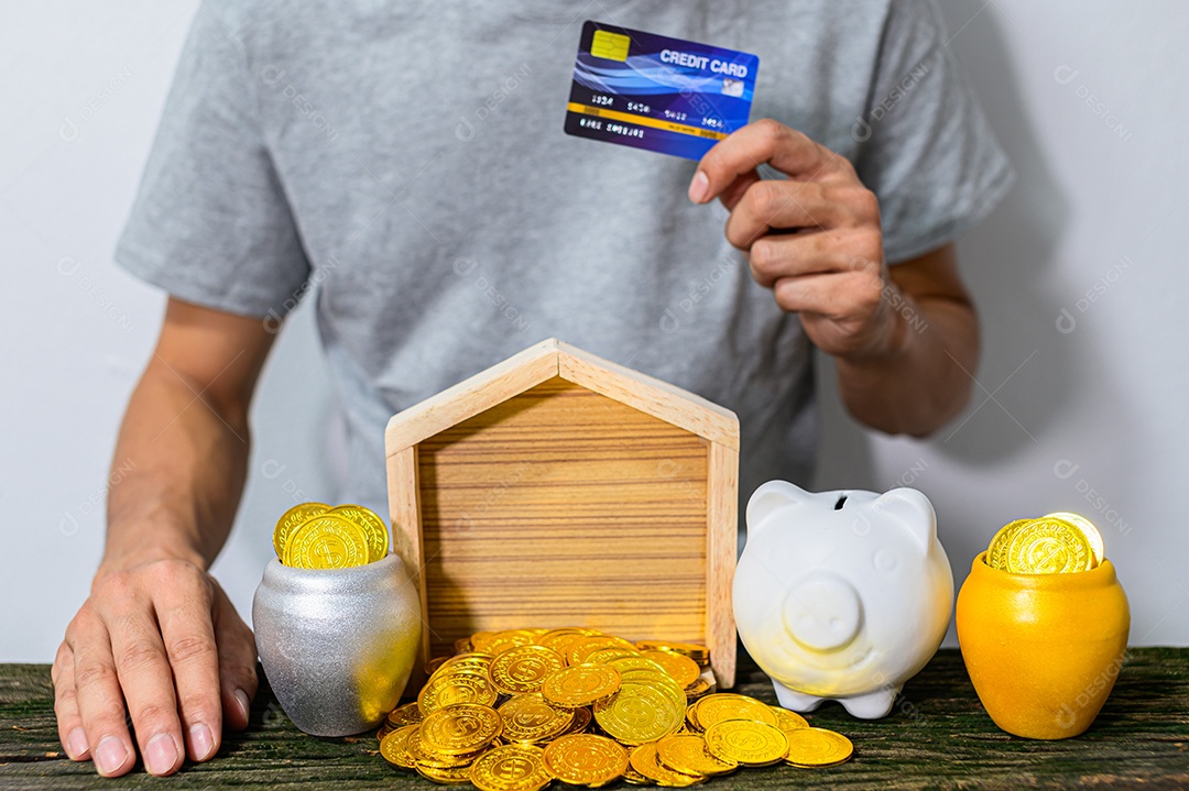 O conceito de um empresário crescendo para economizar dinheiro