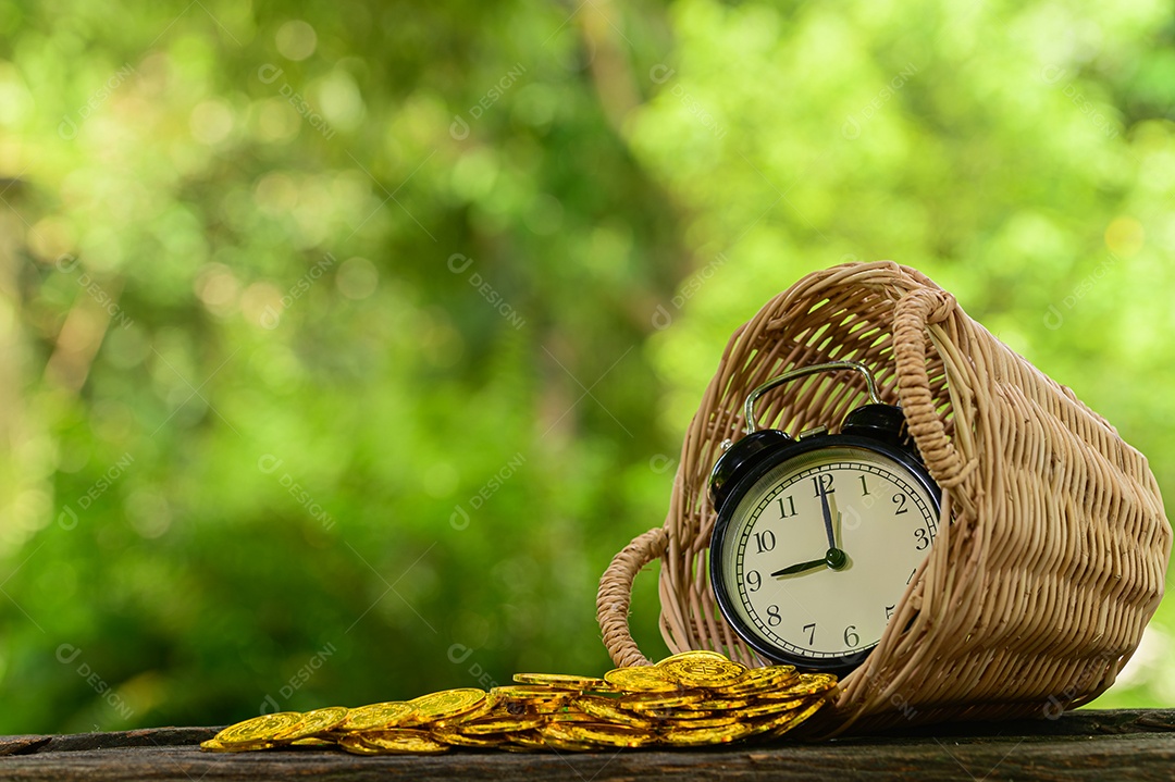 Conceito de economia de dinheiro Desfoque verde bokeh de fundo