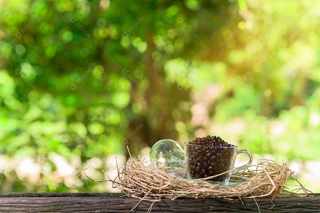O conceito de grão de café da manhã aumenta a energia