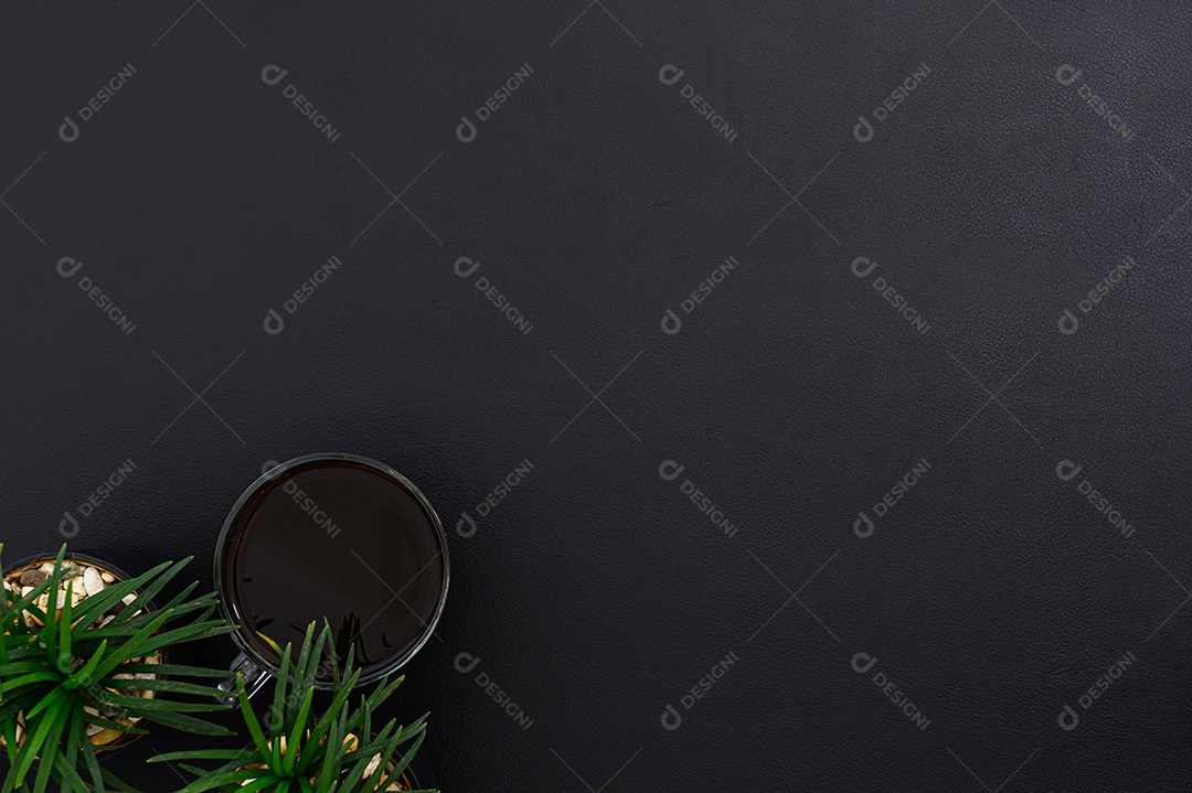 Xícara de café na vista superior da mesa