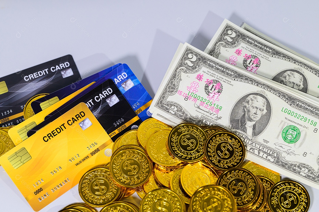 Conceito de economizar dinheiro, pilha de dinheiro cena de fundo branco