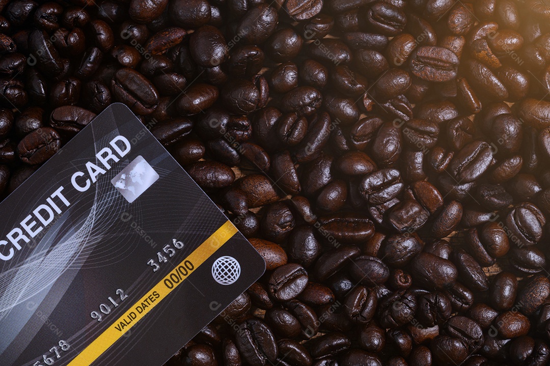 Cartão de crédito colocado em um grão de café