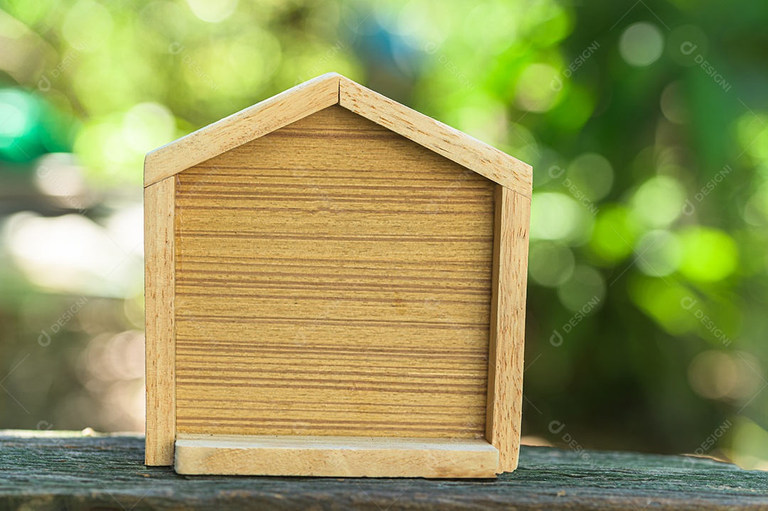 Casa economizando dinheiro fundo bokeh natureza