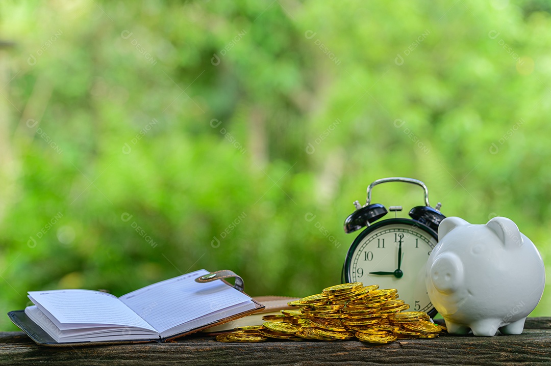 Conceito de economia de dinheiro Desfoque verde bokeh de fundo