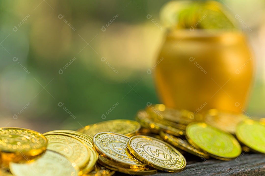 Economizando dinheiro conceito e economize dinheiro para apoiar tudo na vida