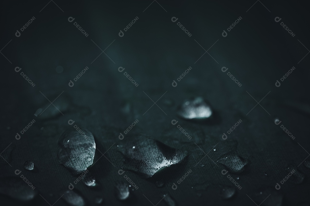 O conceito de amar o ambiente verde do mundo Gotas de água