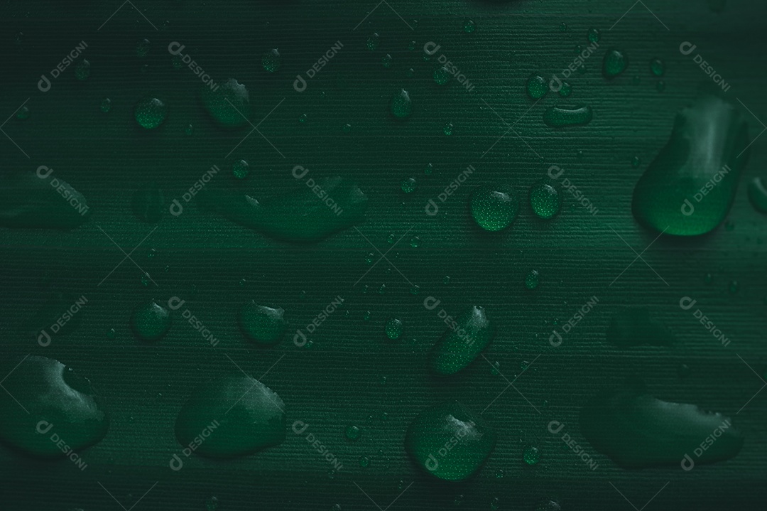 O conceito de amar o ambiente verde do mundo Gotas de água