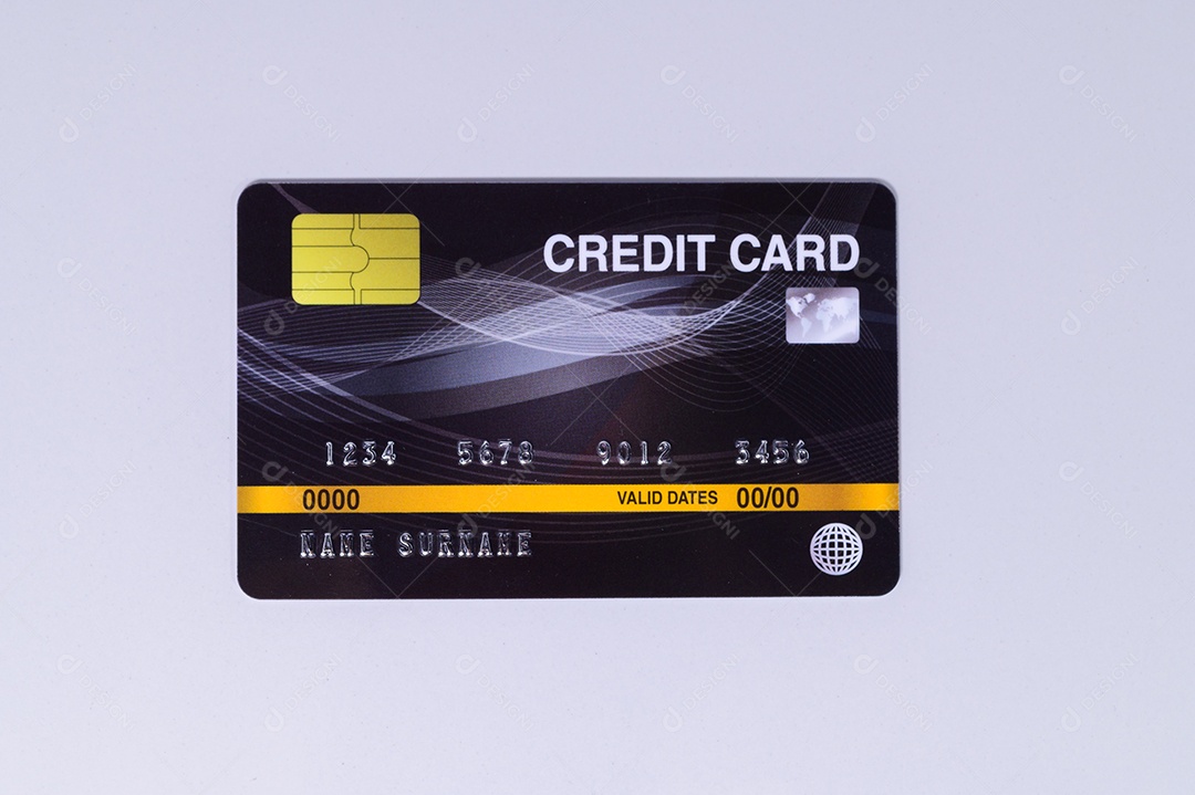 Cartões de crédito foram colocados em um fundo branco.