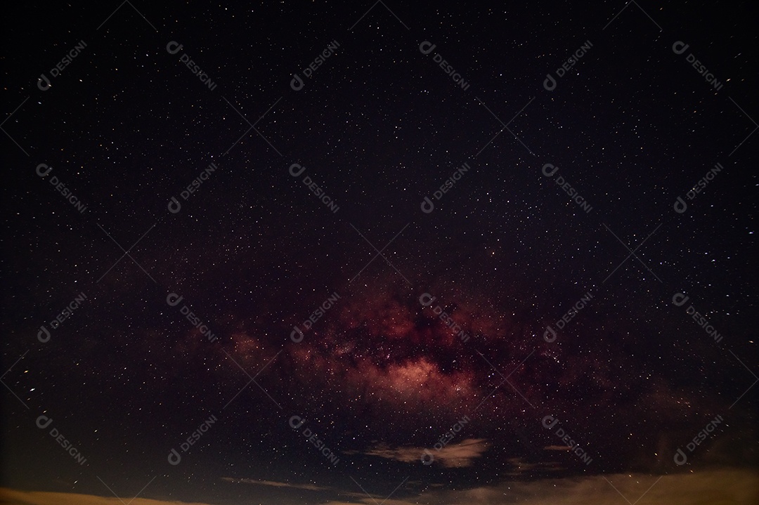 A via láctea e as estrelas à noite