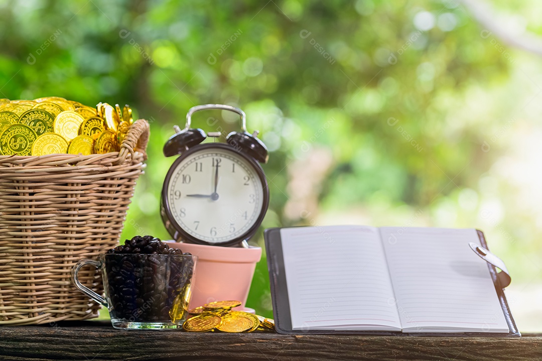 Conceito de economia de dinheiro Desfoque verde bokeh de fundo