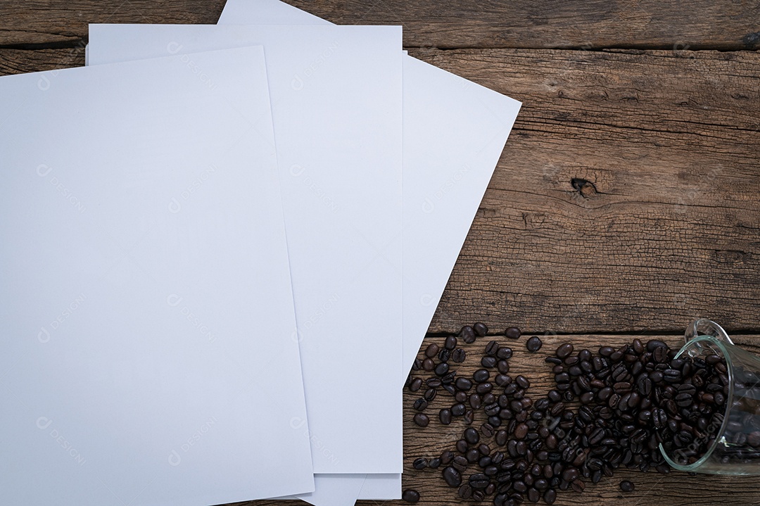 ideia de negócio do documento deitado na vista superior da mesa