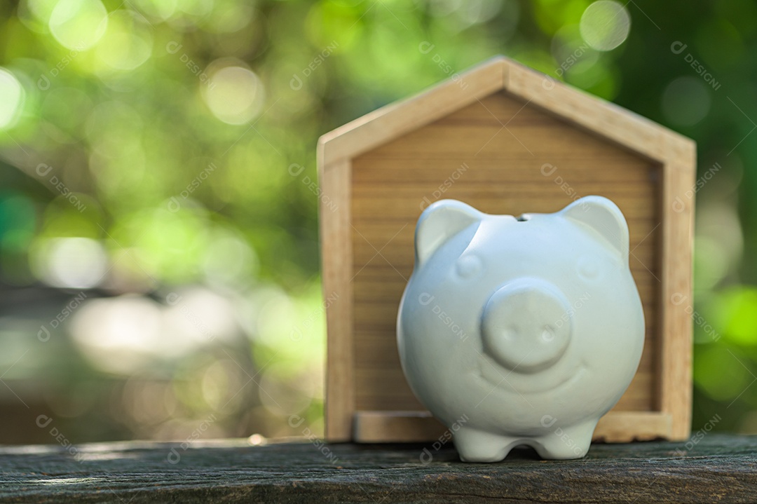 Cofrinho economizar dinheiro fundo bokeh natureza