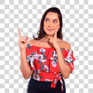 Linda jovem vestida com bata cigana apontando para cima e pensativa