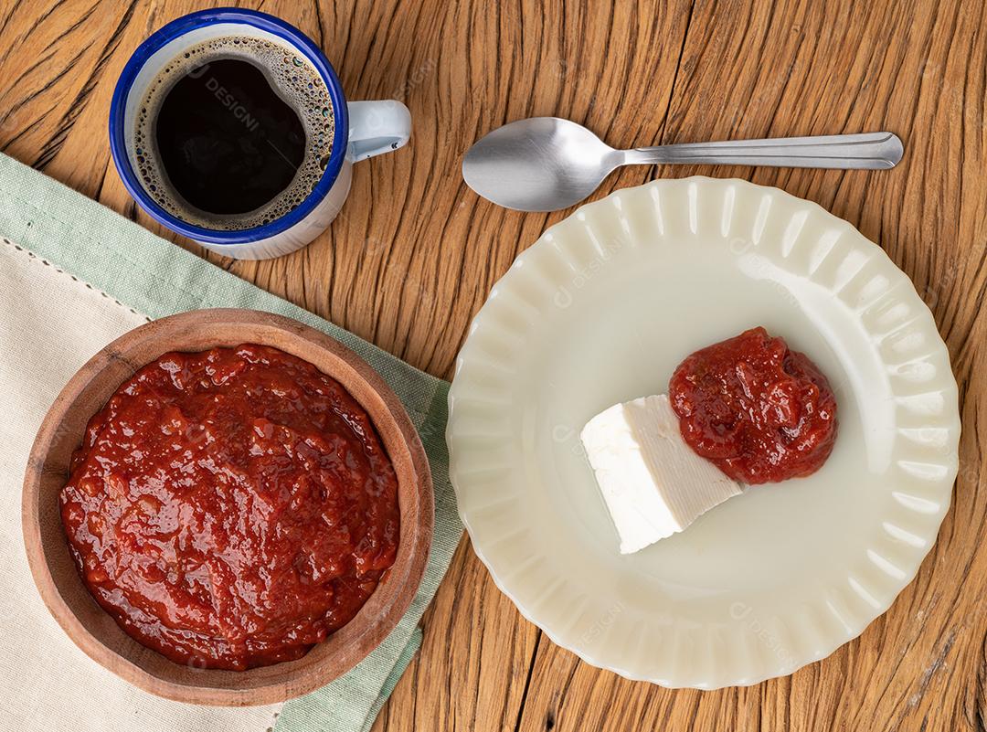 Goiabada, doce de goiabada com queijo da fazenda. Brasil caseiro típico