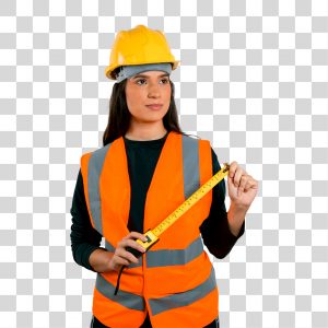 Mulher trabalhadora com colete refletivo e capacete amarelo laranja segurando trena metrica