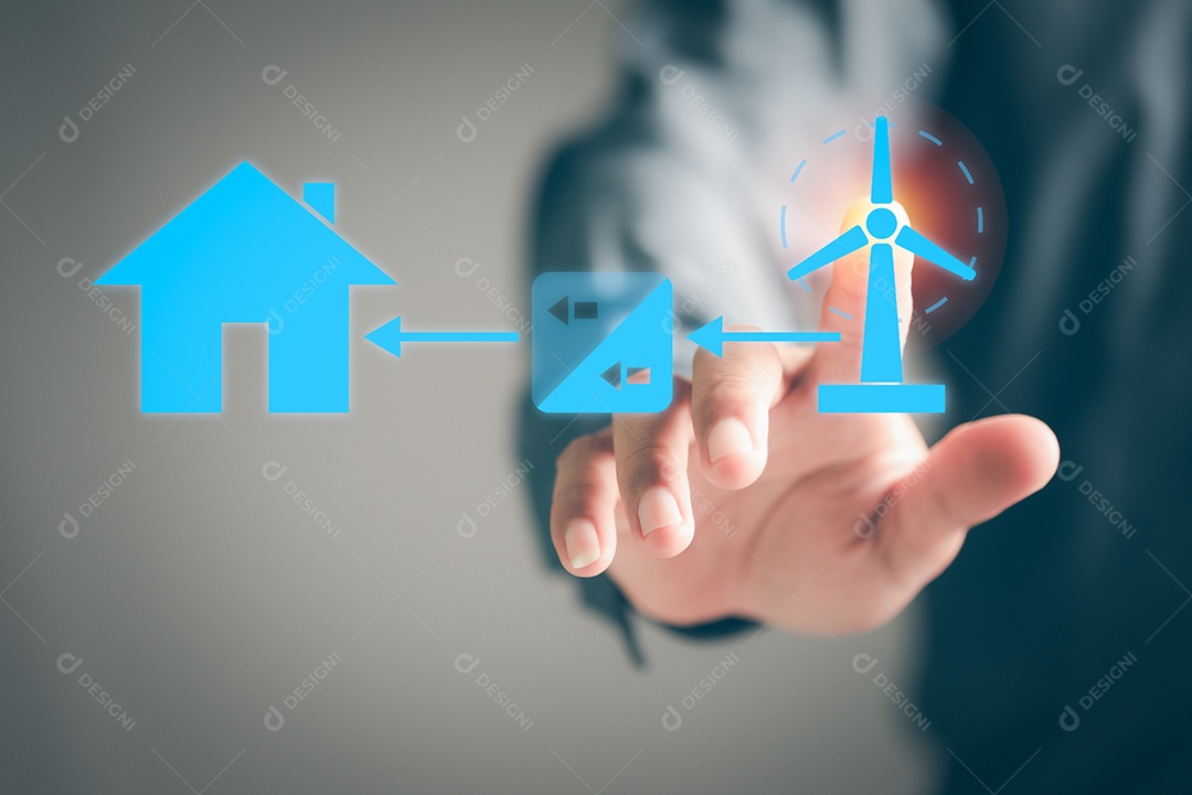 Um jovem empresário aponta para o ícone da turbina eólica