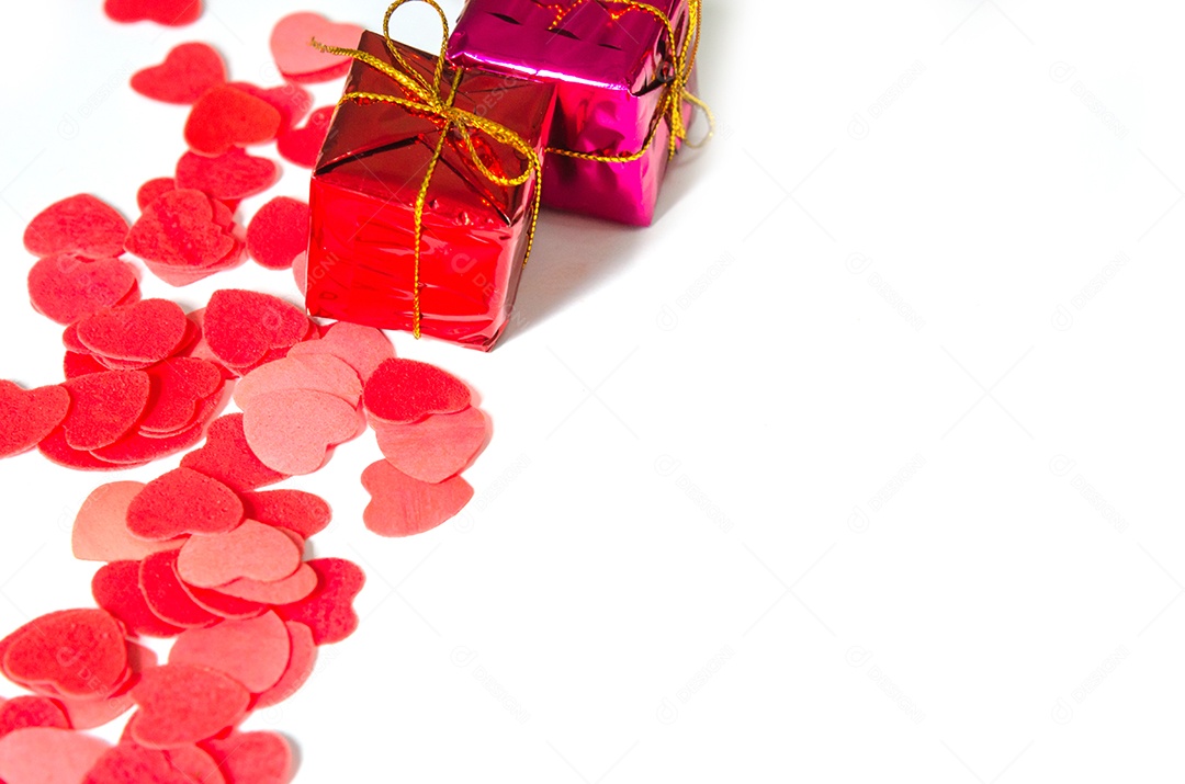 Coração vermelho em um fundo branco. Dia dos Namorados