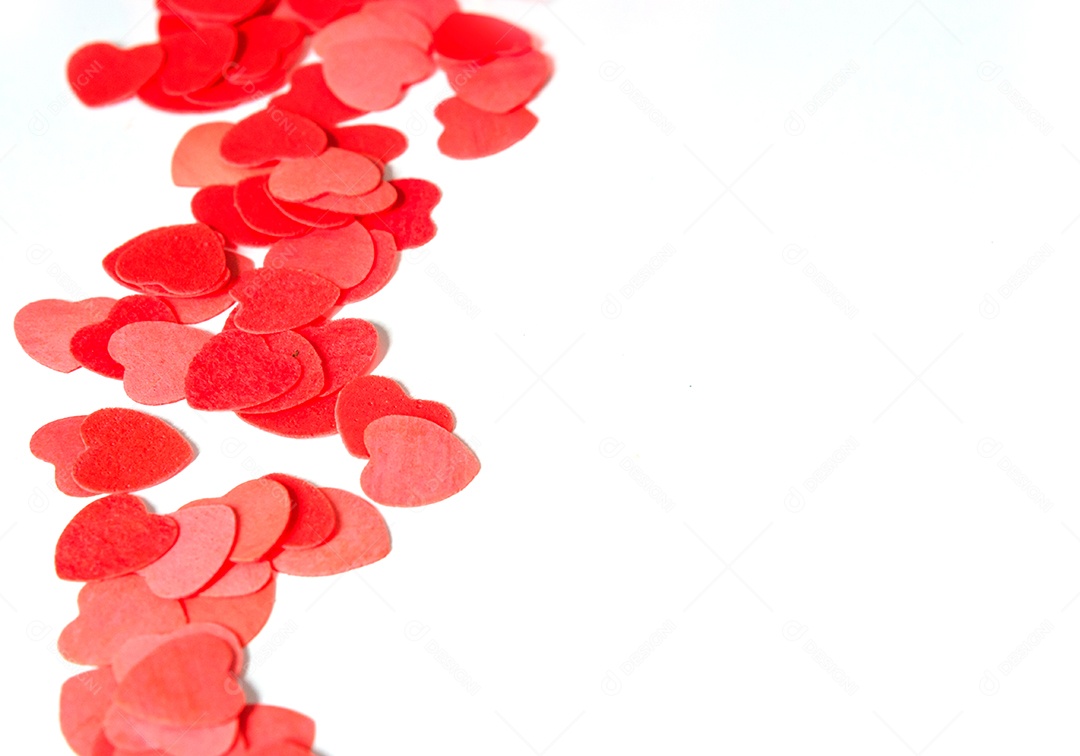 Coração vermelho em um fundo branco. Dia dos Namorados