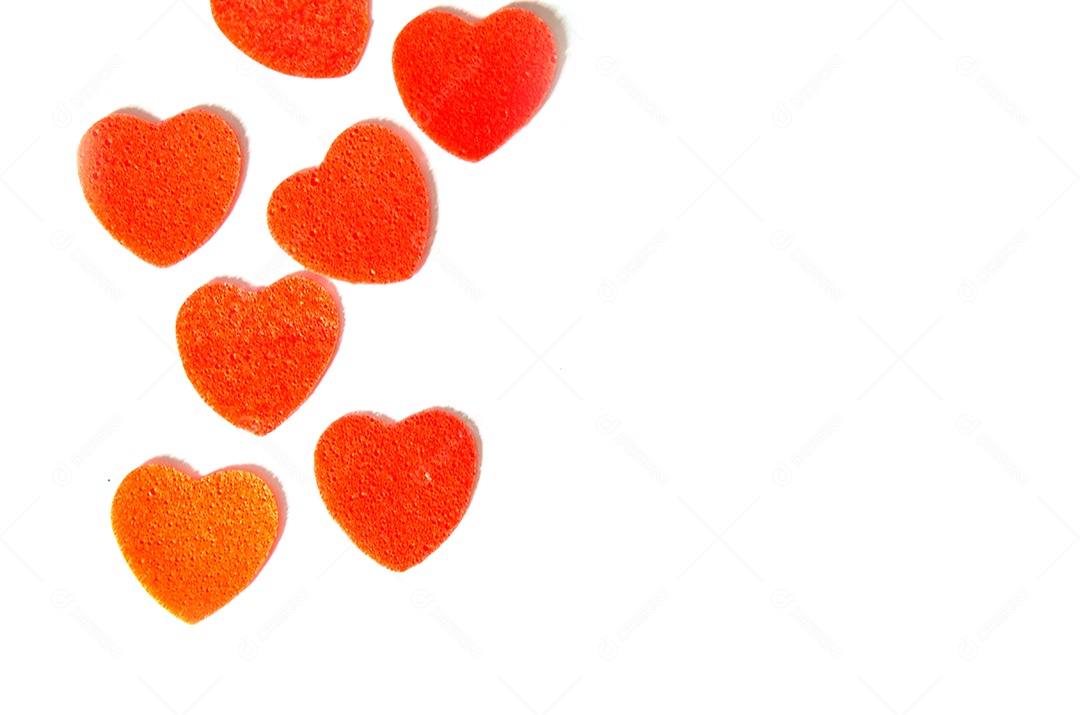 Coração vermelho em um fundo branco. Dia dos Namorados