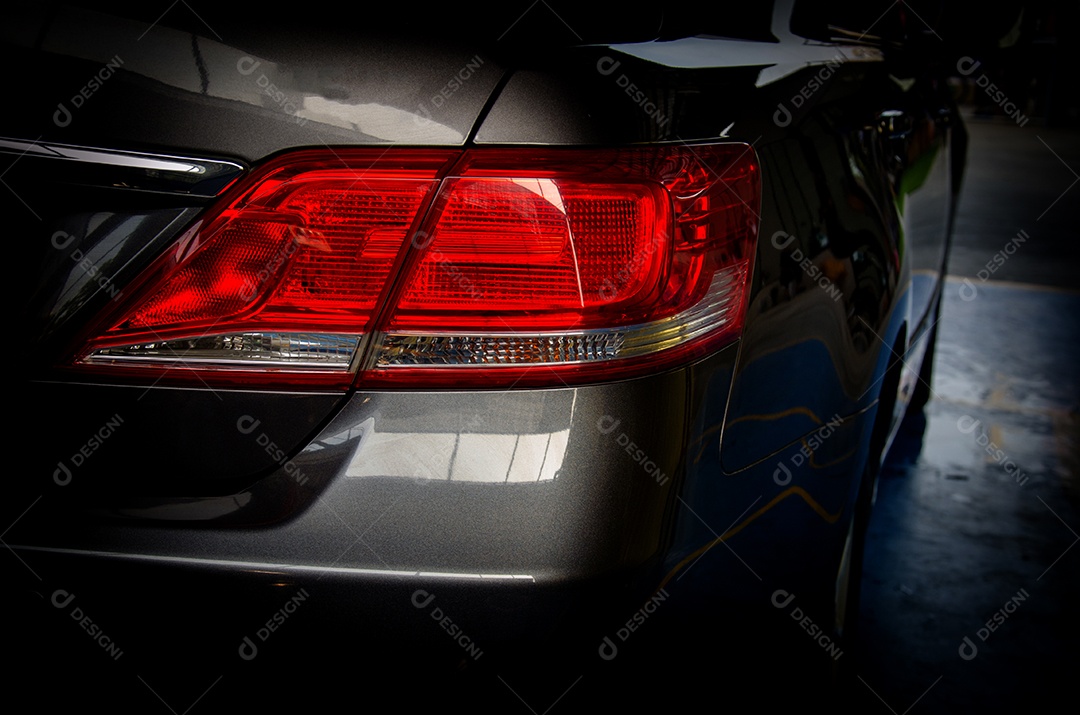 Luz traseira de um carro moderno