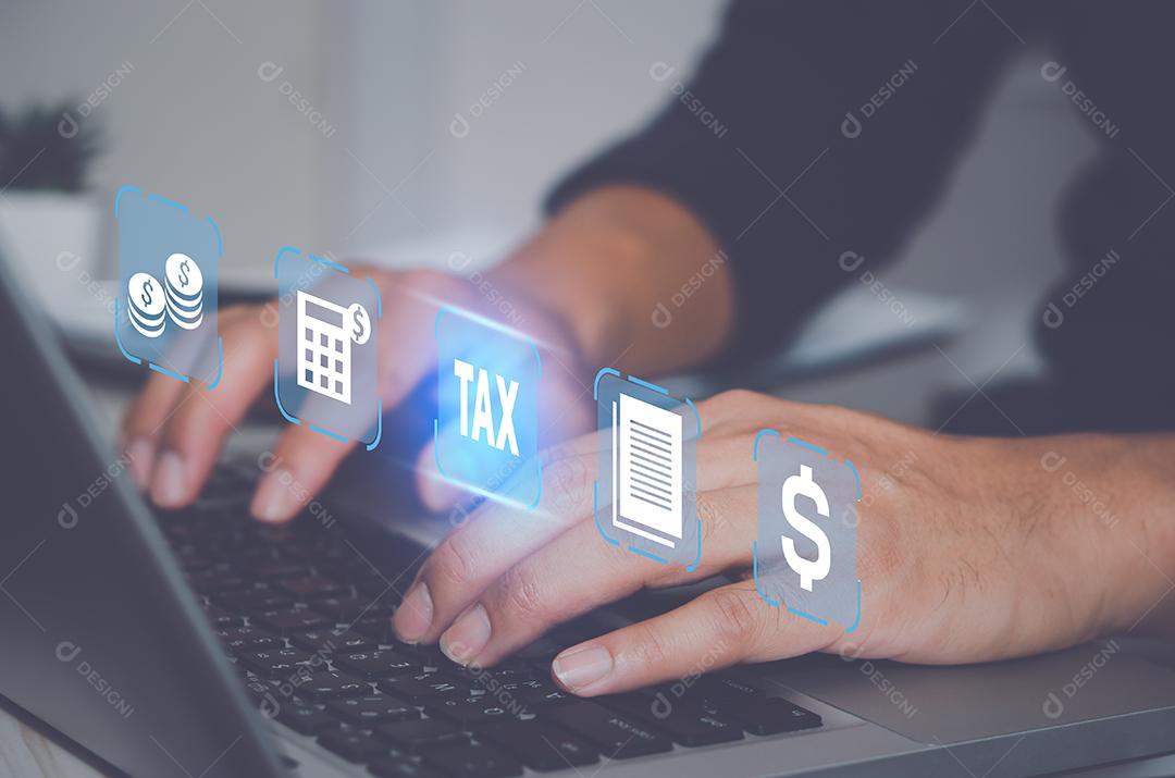 Preencha o formulário de declaração de imposto on-line com o computador portátil