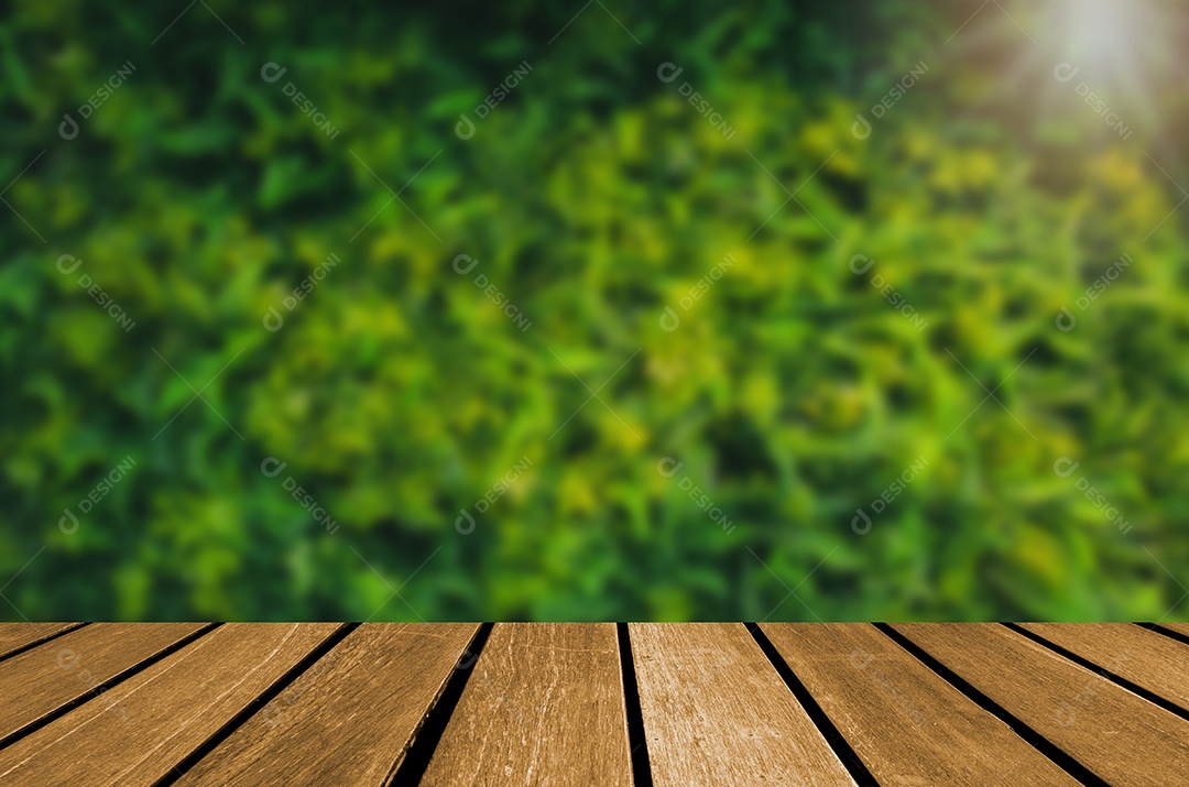 Folha verde de mesa de madeira vazia