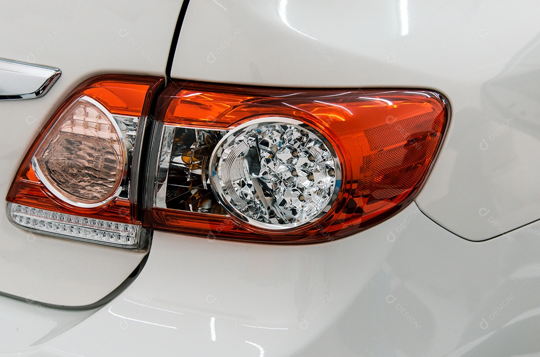 Detalhe a luz traseira do carro de luxo moderno.