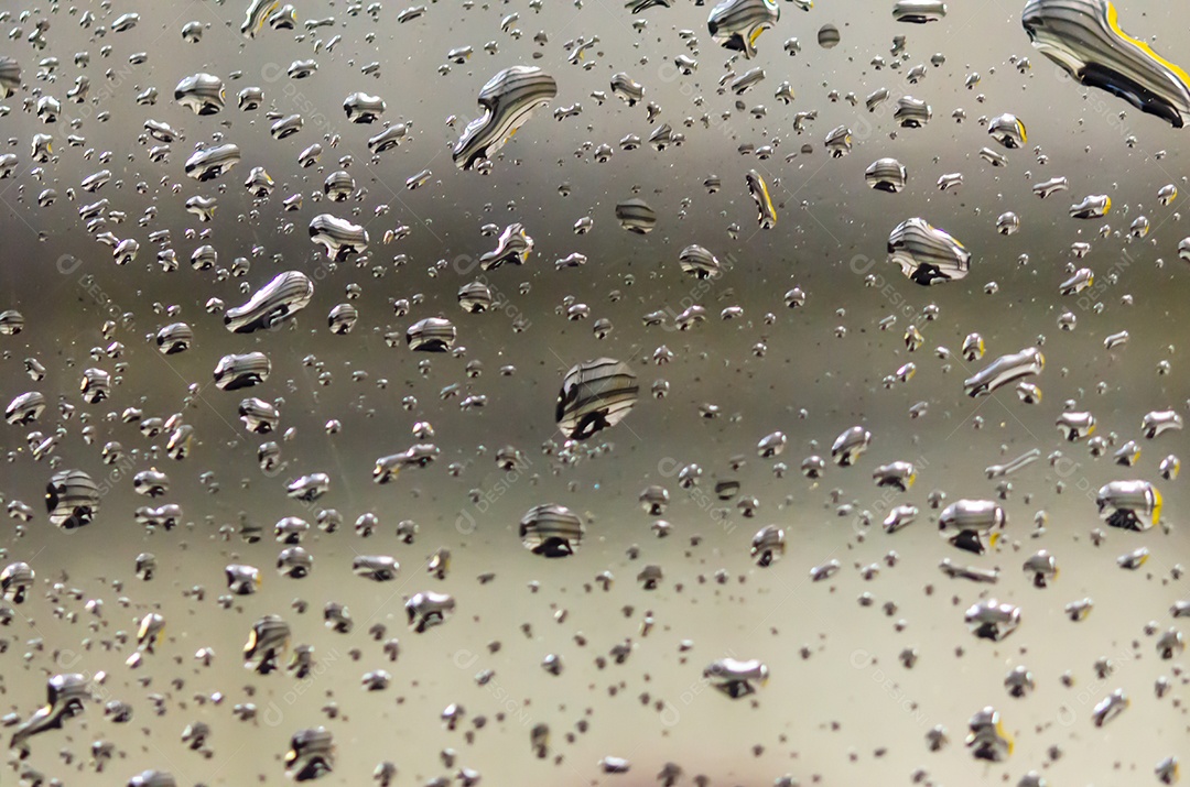 gotas de água abstratas em um fundo preto