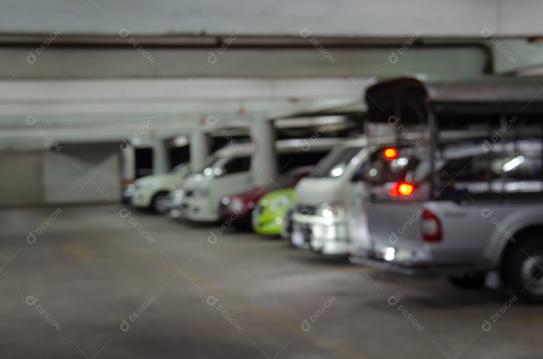 Fundo abstrato carro turva no estacionamento