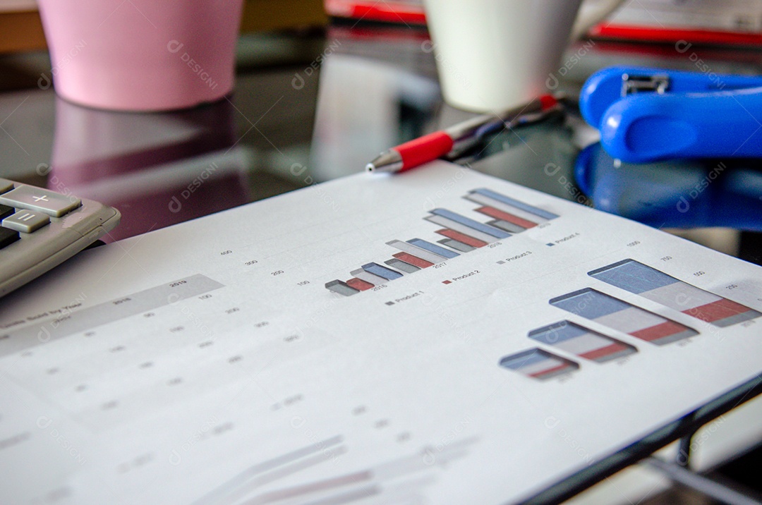 Documento de negócios Gráfico e gráfico financeiros.