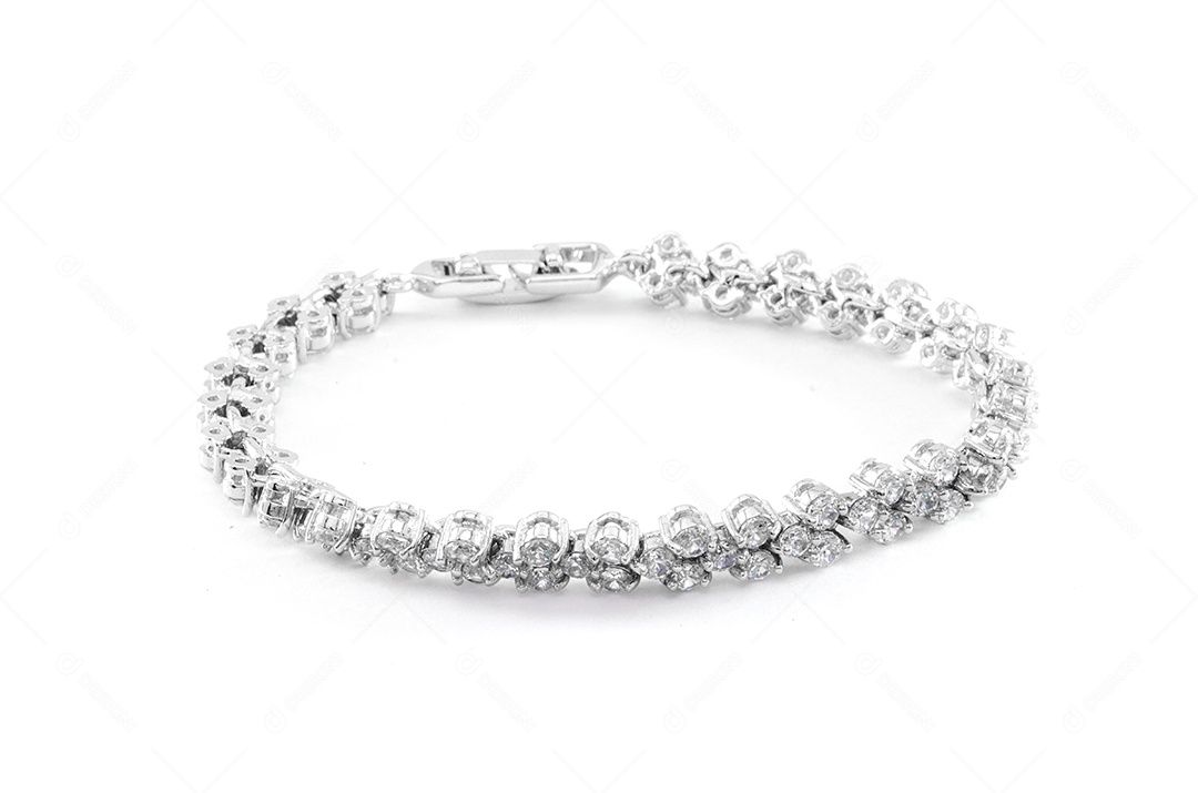 Pulseira de diamante de joias no fundo branco.