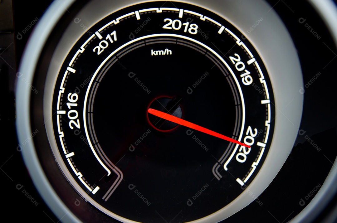 Conceito de ano novo de 2020, carro velocímetro digital.