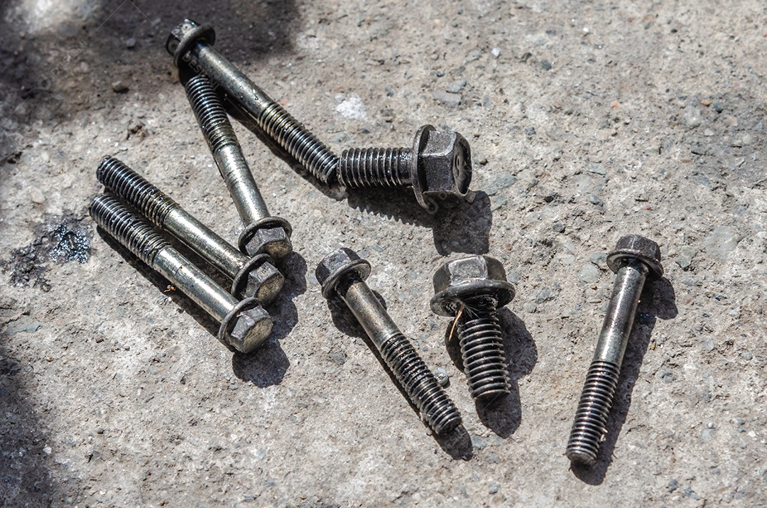 Porca de parafuso no chão de cimento