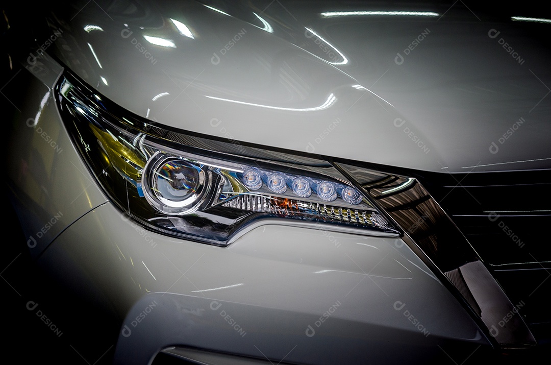 Detalhes de faróis de carros modernos
