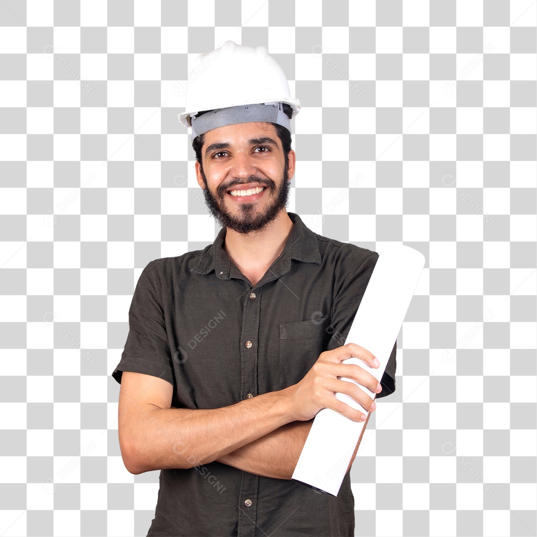 Jovem engenheiro de camiseta cinza com os braços cruzado segurando projeto
