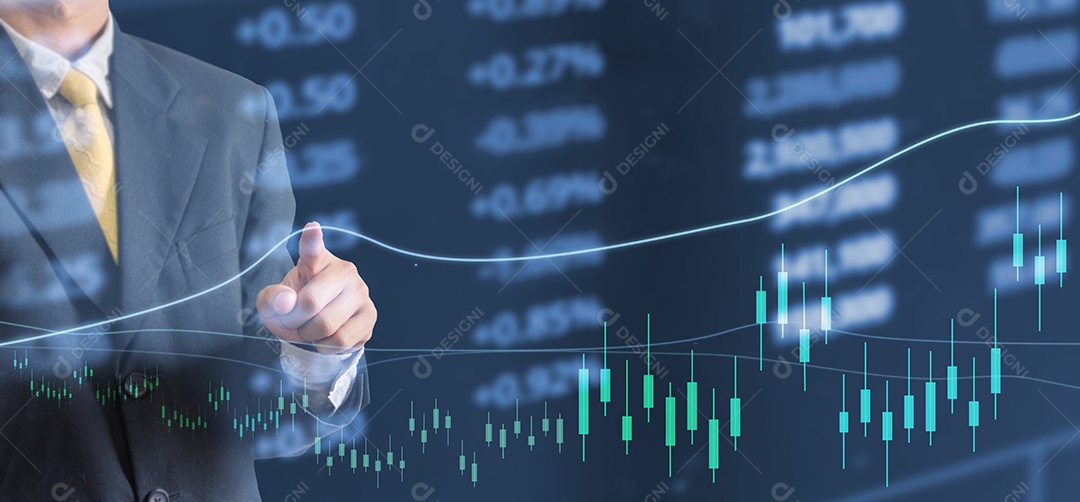 Análise financeira do gráfico de estoque de mão de homem de negócios de conceito de investimento