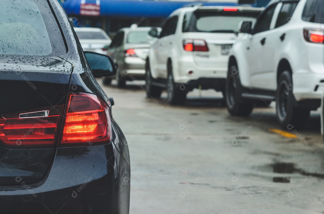 Luzes traseiras do carro, engarrafamentos na hora do rush.