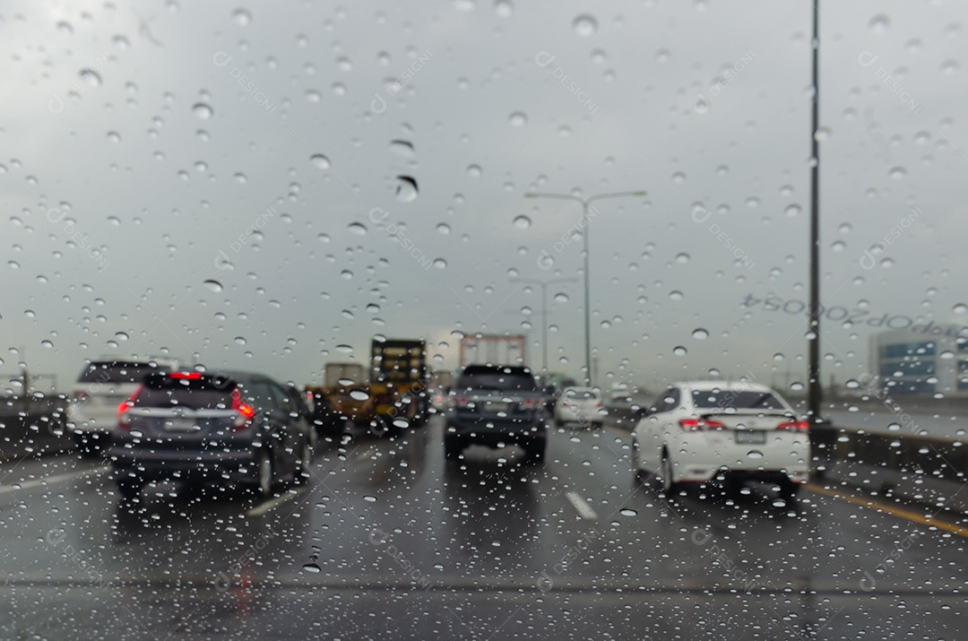 Chuva na janela do carro