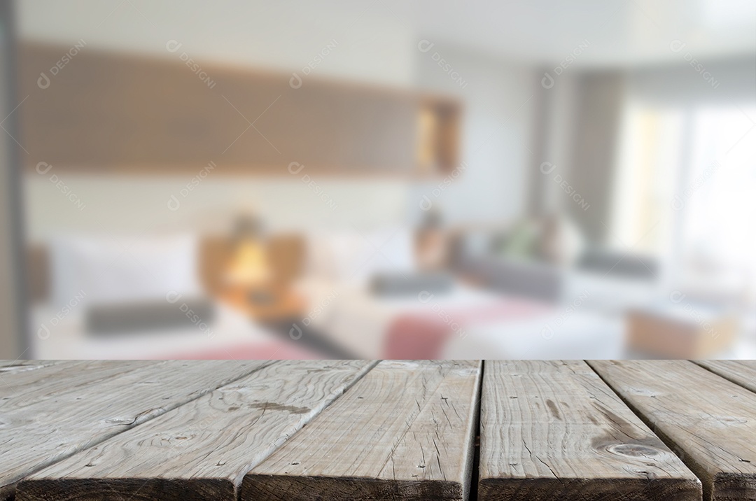 Tampo de mesa de madeira e interior do quarto de imagem desfocada abstrata. Pode ser usado para exibir ou montar seus produtos.